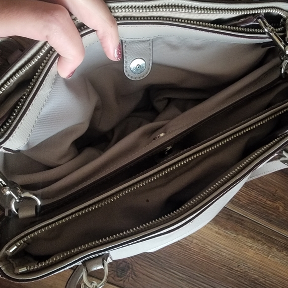 Light Tan Authentic Coach Shoulder Bag - Picture 3 of 4